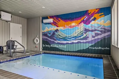 Image de Indoor Pool~Game & Theater Rooms! Top home!