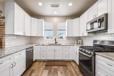 Image de The Ella:  Charming 1-level private home, community amenities.