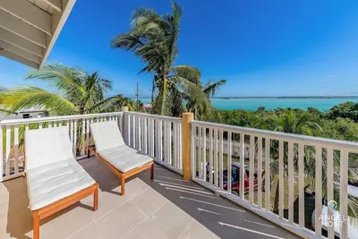 Image de Secluded Villa | Lagoon Views | Private Balcony