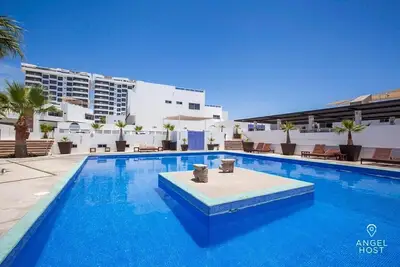 Image de Rooftop Oceanview, Pool, Gym & Minutes to Beach