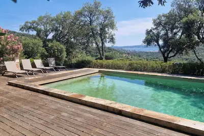 Image de Propriété au Calme Avec Très Belle vue sur Saint Tropez