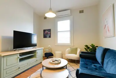 Image de Hope St Cottage I - Historic Haven, Mountain Views