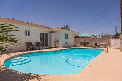Image de Cozy home near downtown Mesa, Pool, Bbq