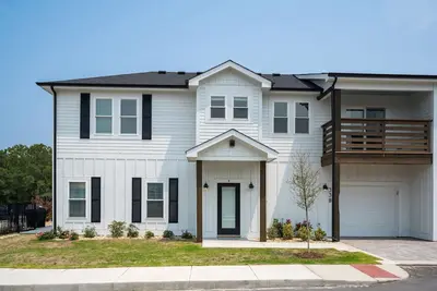 Image de The Lighthouse -Steps to Beach! Luxury Amenities!