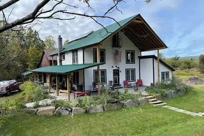 Image de Cozy  2 bed 2 bath apt. with porch, peaceful Riverfront in the Nw Catskill area