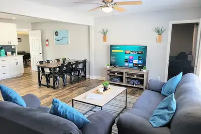 Image de Starved Rock Retreat! Game room, King Bed, Pet Friendly!