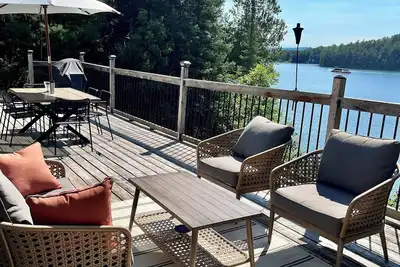 Image de Retraite au Bord du Lac | Chalet sur le Lac Roddick – Idéal pour les Familles