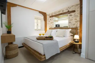 Image de Angestrale Stone-Cosy Apartment in the city center
