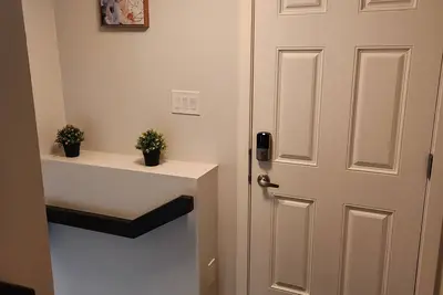 Image de Exquisitely Finished 1 Bedroom, 1 Bath Modern & Homely Suite.