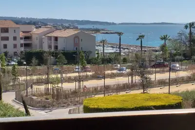 Image de T2 Coudoulière avec belle vue mer et piscine gratuite 3mn de la  plage