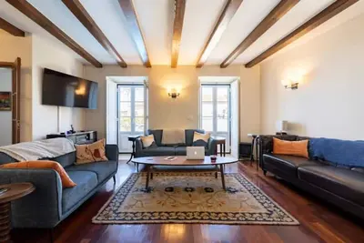 Image de Family and Pet Friendly Home w Pool, Hottub, Outdoor Kitchen/Shower, Bbq, & More