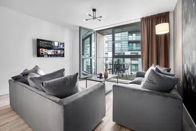 Image de 377 Centenary Plaza  · Luxury 2 Bedroom - City Centre