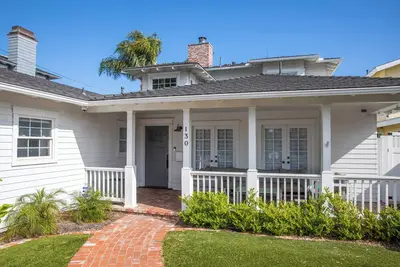 Image de Luxurious 5 bedroom home -1 block to beach! \nlong term or summer months