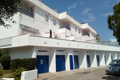 Image de Superbe Appartement Rénové, vue sur mer et Garage, à Llança à 100m de la Plage i