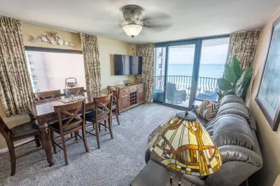 Image de Direct Oceanfront Views | 1br | Palms| Nice Pools!