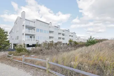 Image de Beach front condo with ocean views to love and hear: 2 bed, 2 bath