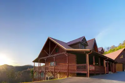 Image de Huge Mountain Estate, Blue Ridge View, Sleeps 18, Hot Tub, Deck, & Game Room