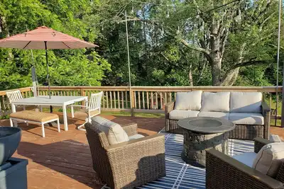 Image de School house Inn, next to St Ambrose. 7 miles to Crystal Lake and Crystal mt.