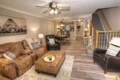 Image de 2 Master Suites on the River! Easy walk to everything Helen has to offer!