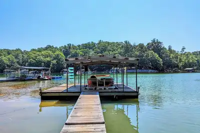 Image de Lakefront ~ Boat ~ Kayaks ~ Fire Pit ~ Private Dock ~ Bar ~ Pool Table
