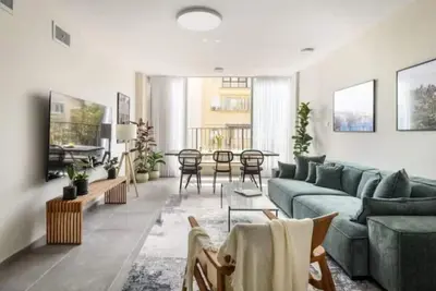 Spacious & Bright 3br Apartment