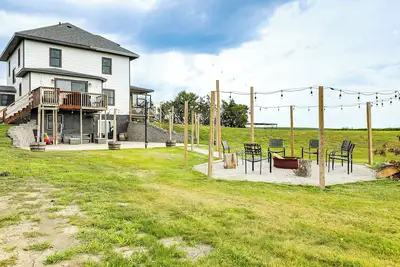 Image de Family-Friendly Seward Home w/ Sauna & Pool!