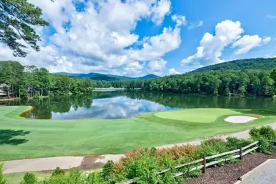 Image de Beautiful Condo with Golf, Swimming and much More!