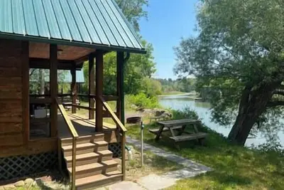 Image de :)Riverside Log Cabin +Comfy Beds & Electric #3