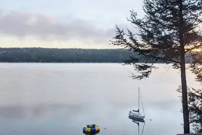 Image de Beautiful Home on Skaneateles lake with gorgeous views and a private beach!