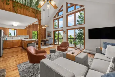 Image de Falcon Ridge: A peaceful retreat, stunning mountain views, hot tub, game room, and pet friendly!