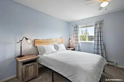 Image de Airport Retreat \/ 2br+1. 5ba Duplex Unit