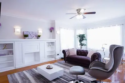 Image de Elegant 3 Bedroom and 1 Bath Apartment