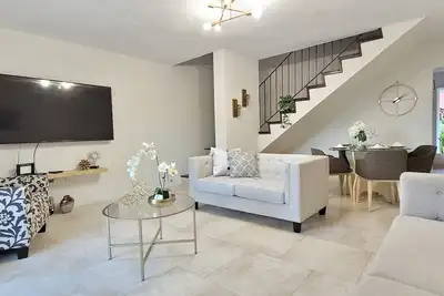 Image de comfort, privacy, tranquility, and prime location