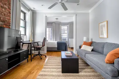 Image de Modern West Village 1br w/ Balcony & In-Unit W/D, by Blueground