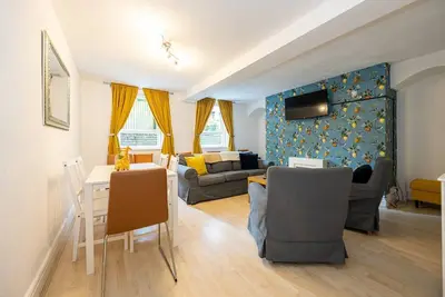 GuestReady - Charming haven steps from attractions