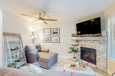 Tranquil condo in Stateline, sleeps 4