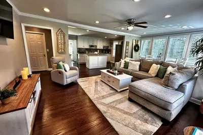 Image de Luxurious and Cozy Midtown Home Near Fort Moore and Uptown