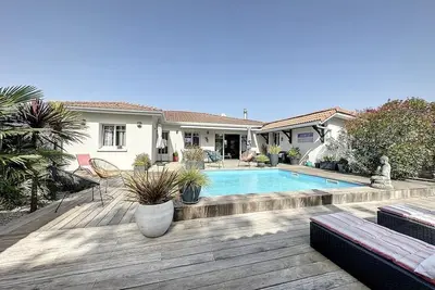 Image de Villa avec piscine sur le Bassin d’Arcachon - La Hume