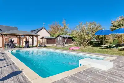 Image de Gites avec piscine partagée, terrasse et Wi-Fi proche du Lude et du zoo de la Flèche