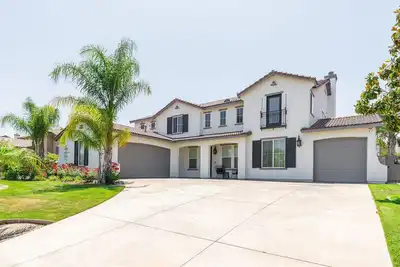 Image de Spacious Pool/Spa Home in Coron@ + 30min to Disneyland