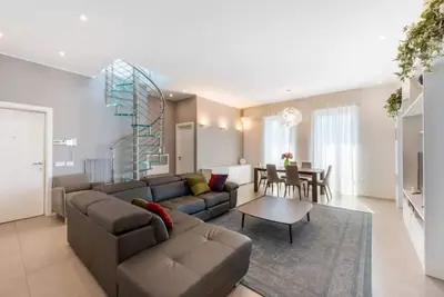 Image de Appartement à Milan avec 3 chambres à coucher, 6 couchages