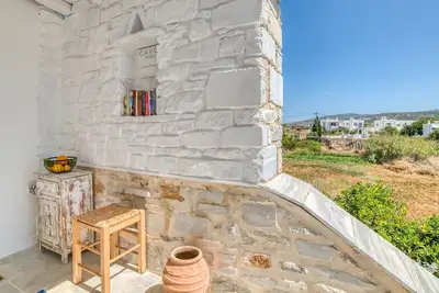 Image de Cavos Paros Veranda Apt: Large Patio, Bathtub & Walk to Beach