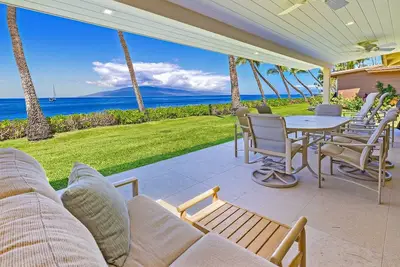 Image de Stunning Oceanfront Elegance 4 Bedroom 4. 5  bath, tropical oasis, Ac, pool.