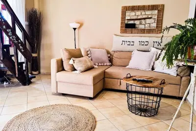 Image de 2 Bed Suite in the Old City and Commercial District. 2 Balconies, Meiron Scenery