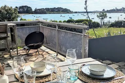 Image de Maison Les Pieds Dans L'Eau Avec Une Vue Mer