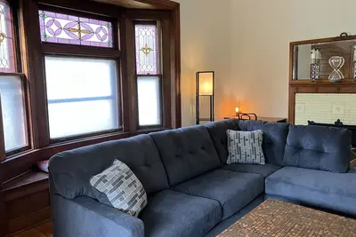 Image de Beautiful historic home, Wittenberg Univ, peaceful setting on campus; 2 bedrms