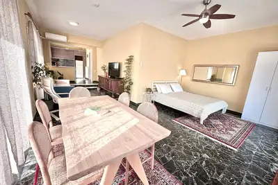 Image de Seaside Family Home with Wraparound Balcony and 2 Baths
