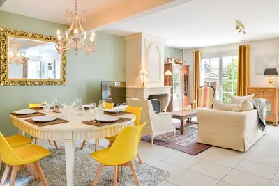 Image de Magnolia - Maison de charme avec jardin et stationnement privé