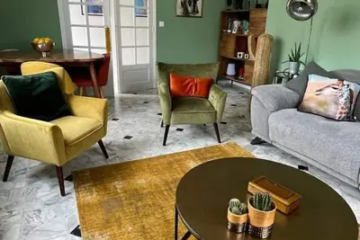 Image de Logement de charme (T. 3) avec jardin. .