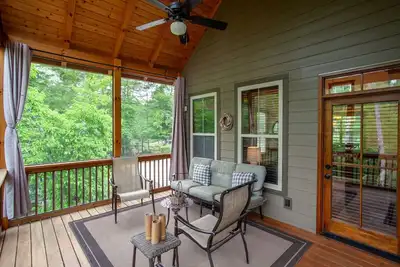 Image de Charming Woodland Retreat w/ Porch, Fireplace, Golf & Pool Access